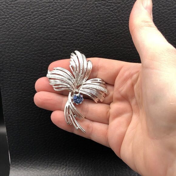 Vintage Emmons Brooch MAGNIFIQUE Abstract Leaf Blue Rhinestone Silver Tone 1960s - Picture 7 of 8